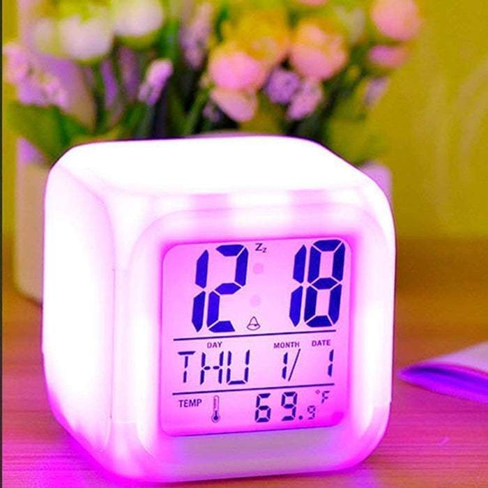 Включен часовник за алармен куб, календар и термометър, 7 взаимозаменяеми цвята