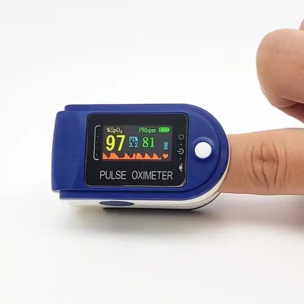 Pulsexeter az ujjhoz, meghatározza az oxigén mennyiségét a vérben és az impulzusban