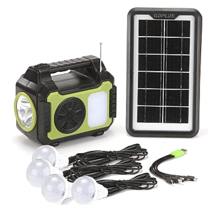 Το GD-8072 Solar Kit εξοπλισμένο με συσκευές USB με 4 βολβούς και ραδιόφωνο