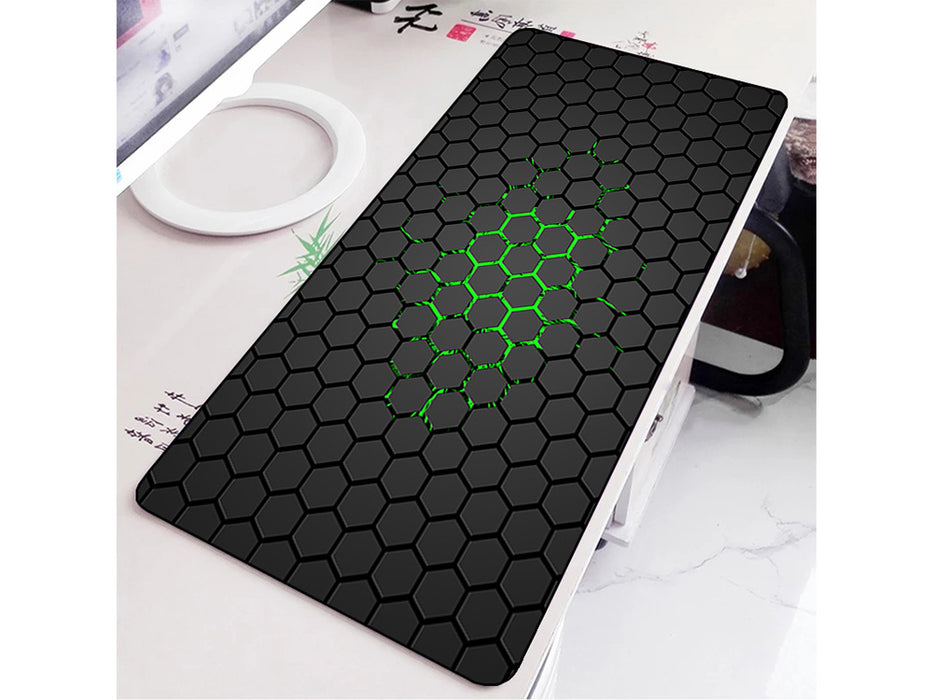 Mouse pad pentru gaming, Material flexibil si durabil, Dimensiuni 80x30 cm