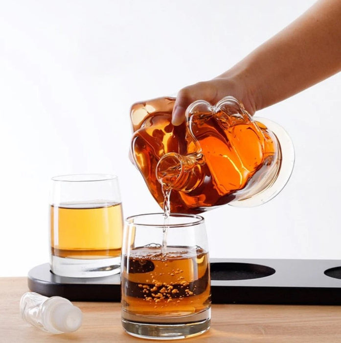 750ml γυάλινο decanter σε σχήμα χεριού + 2 γυαλιά και ξύλινη υποστήριξη, διαφανές-καφέ