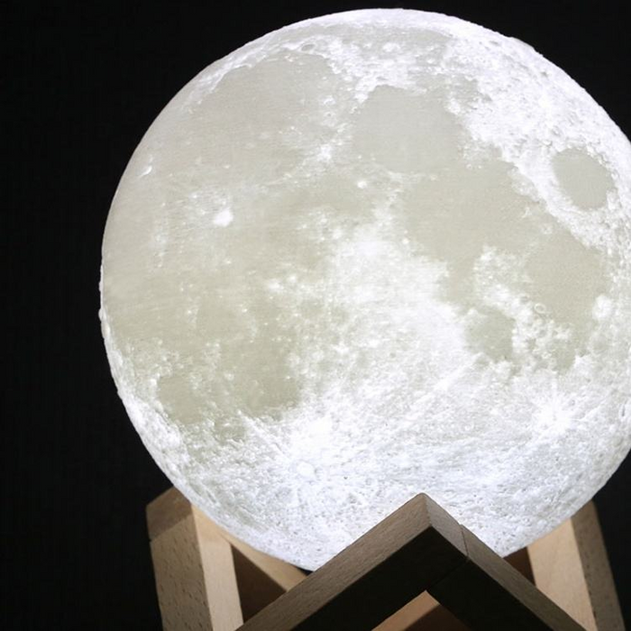 Lampa de veghe 3D luna cu suport din lemn, Diametru 8 cm